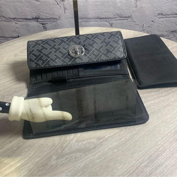Tommy Hilfiger logo trifold wallet with checkbook holder - Picture 7 of 8